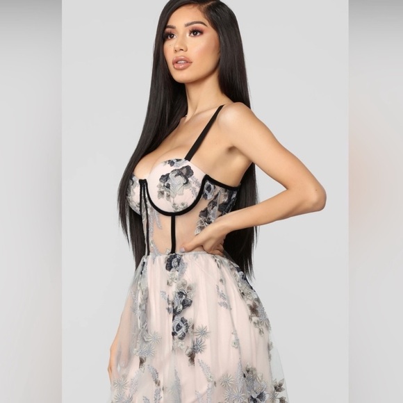 Fashion Nova Such A Dream Corset Maxi Dress Tulle Floral Embroidery Small NWT - Picture 2 of 16